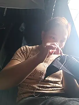 Snapshot of Evelyn-n chatting on 12/02/25, 08:30 Evelyn-n online show from 12/02/25, 08:30