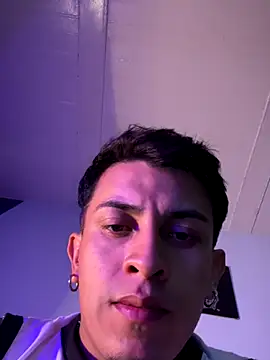 Snapshot of Matias_016 chatting on 12/03/25, 03:36 Matias 016 online show from 12/03/25, 03:36