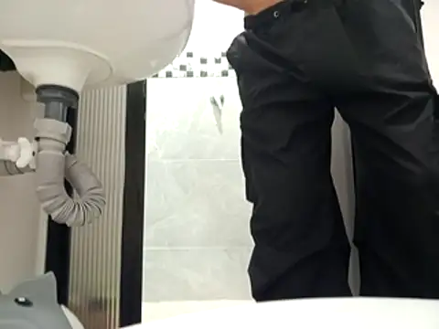 Snapshot of am_cvo1824 chatting on 11/30/25, 09:08 am cvo1824 online show from 11/30/25, 09:08