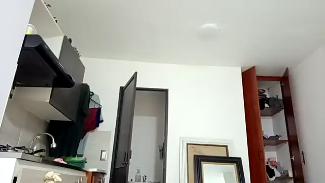 Snapshot of am_cvo1824 chatting on 12/02/25, 09:32 am cvo1824 online show from 12/02/25, 09:32