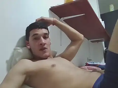 Snapshot of am_cvo1824 chatting on 12/04/25, 12:31 am cvo1824 online show from 12/04/25, 12:31