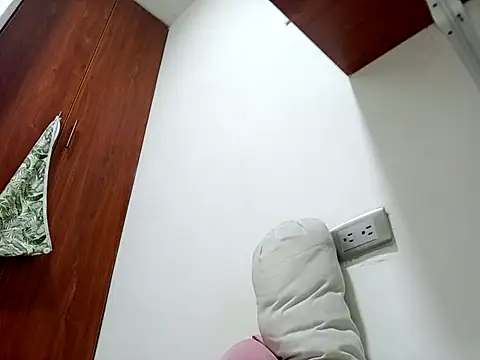 Snapshot of am_cvo1824 chatting on 12/15/25, 01:43 am cvo1824 online show from 12/15/25, 01:43