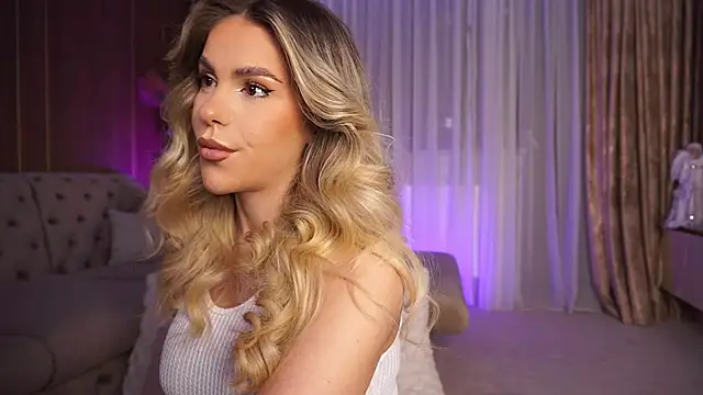 Snapshot of ChloeVelvetx chatting on 12/04/25, 10:07 ChloeVelvetx online show from 12/04/25, 10:07