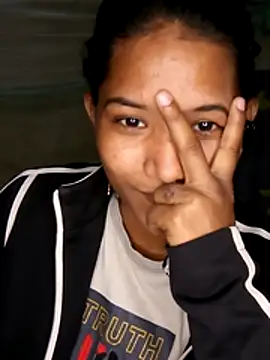 Snapshot of Hot_Mira01 chatting on 12/05/25, 06:04 Hot Mira01 online show from 12/05/25, 06:04