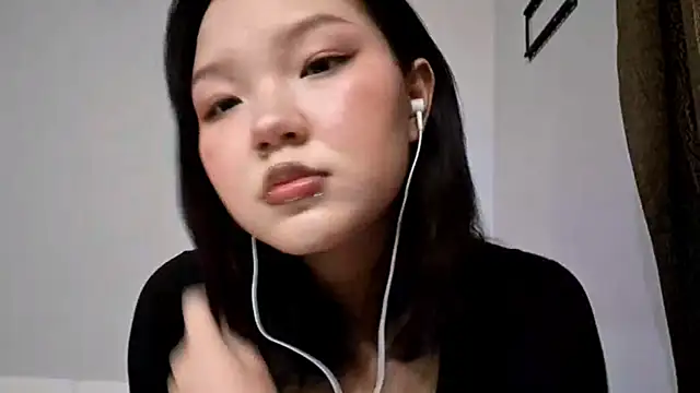 Snapshot of MeowMiaMeow chatting on 12/16/25, 05:40 MeowMiaMeow online show from 12/16/25, 05:40