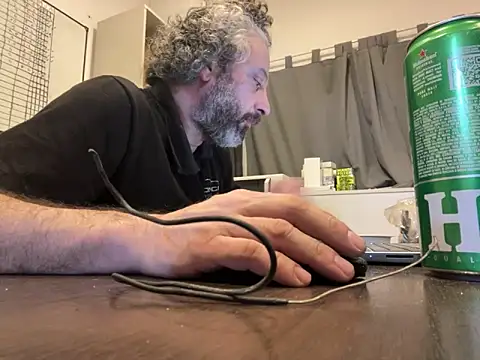 Snapshot of Petebulimia chatting on 06/05/26, 07:14 Petebulimia online show from 06/05/26, 07:14