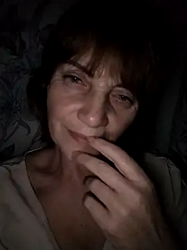 Snapshot of MichelleLove48 chatting on 12/14/25, 07:51 MichelleLove48 online show from 12/14/25, 07:51