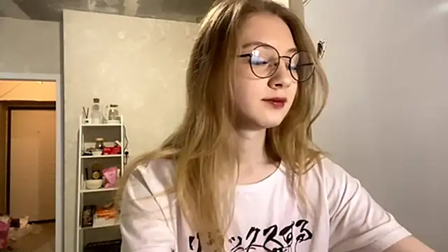 Snapshot of MargyDejong chatting on 12/04/25, 06:16 MargyDejong online show from 12/04/25, 06:16