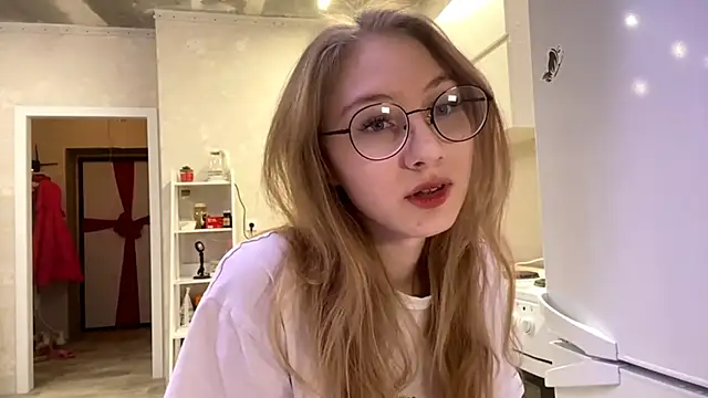 Snapshot of MargyDejong chatting on 12/14/25, 05:51 MargyDejong online show from 12/14/25, 05:51