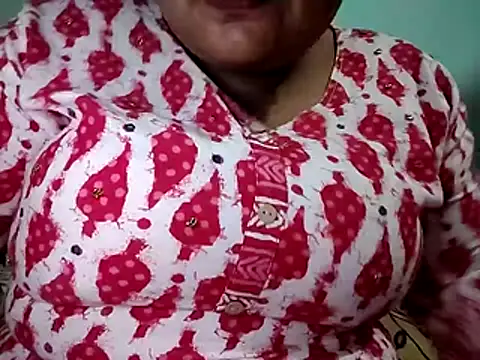 Snapshot of its_me_anjuu chatting on 12/17/25, 02:01 its me anjuu online show from 12/17/25, 02:01