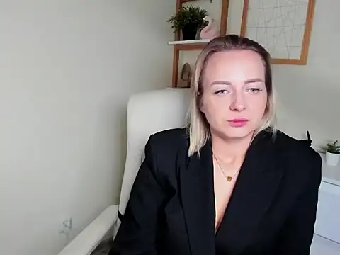 Snapshot of Karenblond chatting on 12/02/25, 06:41 Karenblond online show from 12/02/25, 06:41