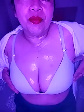 Snapshot of pamela_08 chatting on 12/03/25, 02:08 pamela 08 online show from 12/03/25, 02:08