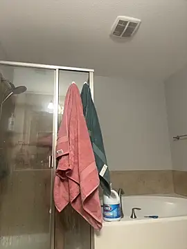 Snapshot of celeste103139 chatting on 12/04/25, 12:42 celeste103139 online show from 12/04/25, 12:42