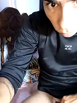 Snapshot of amaio_hosh chatting on 12/14/25, 10:03 amaio hosh online show from 12/14/25, 10:03