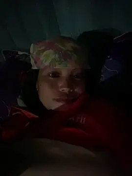 Snapshot of Lilik2 chatting on 12/14/25, 02:00 Lilik2 online show from 12/14/25, 02:00