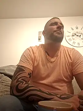 Snapshot of Chiemsee610 chatting on 12/03/25, 03:54 Chiemsee610 online show from 12/03/25, 03:54