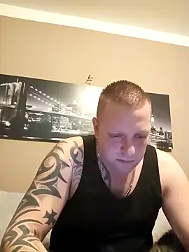 Snapshot of Chiemsee610 chatting on 12/17/25, 04:13 Chiemsee610 online show from 12/17/25, 04:13