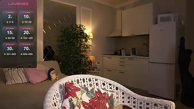 Snapshot of lunaice__ chatting on 12/04/25, 05:28 lunaice online show from 12/04/25, 05:28