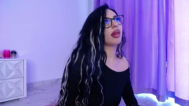 Snapshot of RavenFoxxy chatting on 05/30/26, 05:37 RavenFoxxy online show from 05/30/26, 05:37