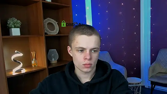 Snapshot of veldi_to chatting on 12/15/25, 02:32 veldi to online show from 12/15/25, 02:32