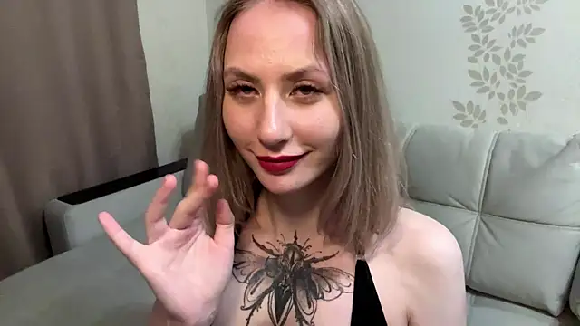 Snapshot of _Dori chatting on 12/13/25, 07:53 Dori online show from 12/13/25, 07:53