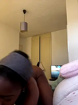 Snapshot of Naughty_Sins chatting on 12/15/25, 01:04 Naughty Sins online show from 12/15/25, 01:04