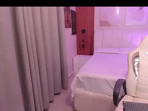 Snapshot of Miss_dare chatting on 12/04/25, 10:13 Miss dare online show from 12/04/25, 10:13