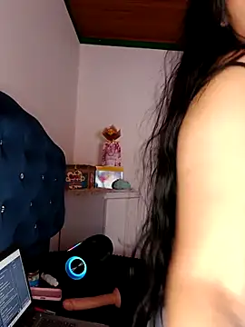 Snapshot of MisNicol chatting on 12/04/25, 08:28 MisNicol online show from 12/04/25, 08:28