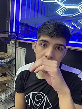 Snapshot of Johan_stick chatting on 12/05/25, 05:09 Johan stick online show from 12/05/25, 05:09