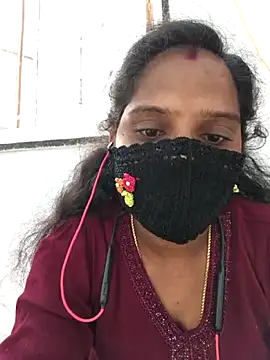 Snapshot of Tamil_Pallavi chatting on 04/10/26, 10:20 Tamil Pallavi online show from 04/10/26, 10:20