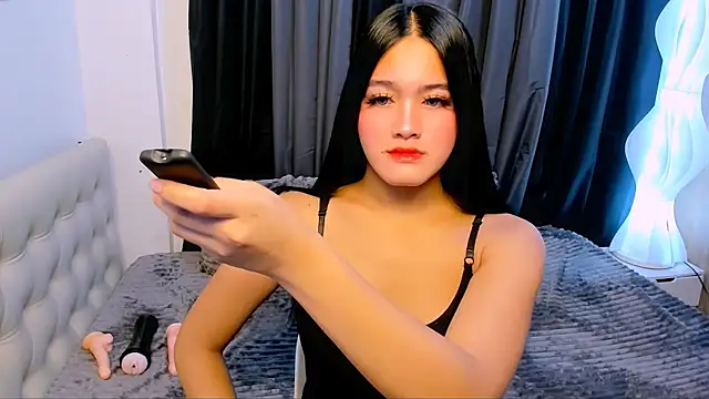 Snapshot of HollyMariee chatting on 12/05/25, 10:24 HollyMariee online show from 12/05/25, 10:24