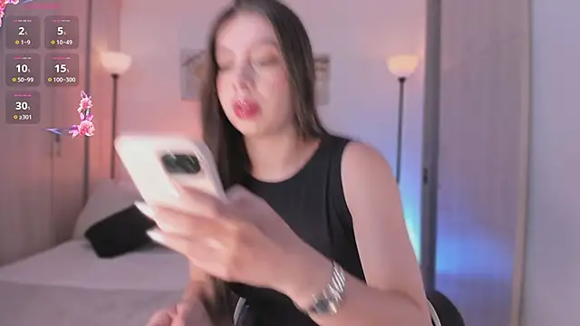 Snapshot of saracavali chatting on 12/15/25, 04:44 saracavali online show from 12/15/25, 04:44