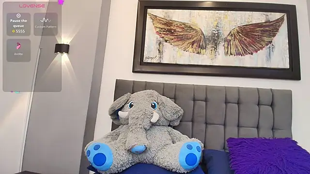 Snapshot of Andre_cloefoxx_ chatting on 12/14/25, 04:29 Andre cloefoxx online show from 12/14/25, 04:29