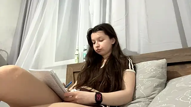 Snapshot of EllieBerrie chatting on 12/04/25, 04:59 EllieBerrie online show from 12/04/25, 04:59