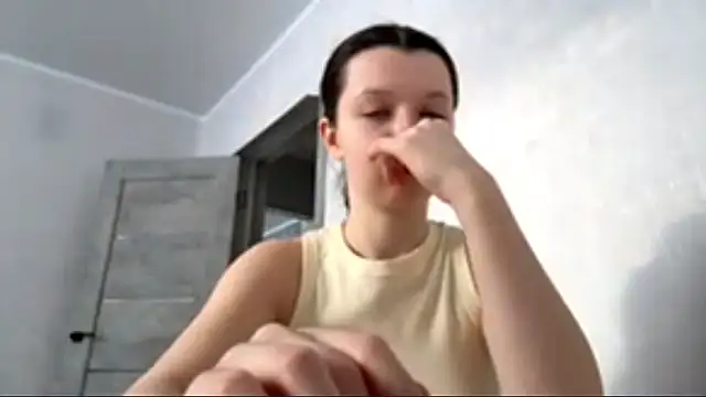 Snapshot of EllieBerrie chatting on 12/14/25, 09:47 EllieBerrie online show from 12/14/25, 09:47