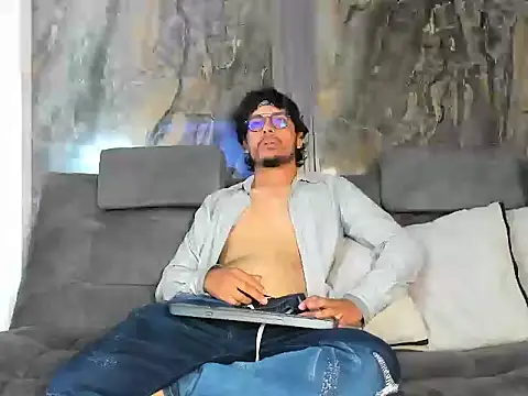 EnzoDarkwood online show from 12/04/25, 01:42