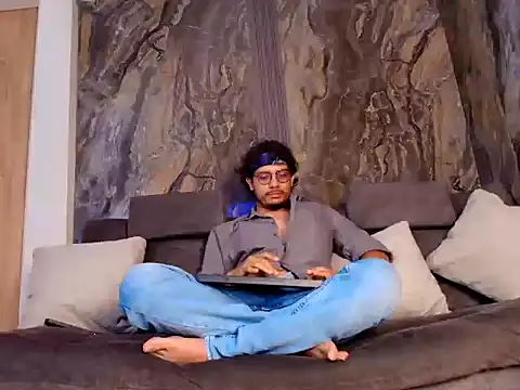 EnzoDarkwood online show from 12/05/25, 01:42