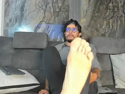 EnzoDarkwood online show from 12/15/25, 01:59