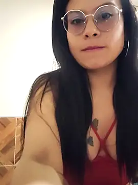 Snapshot of Laura_Daza1 chatting on 12/02/25, 02:39 Laura Daza1 online show from 12/02/25, 02:39