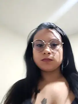 Snapshot of Laura_Daza1 chatting on 12/03/25, 12:51 Laura Daza1 online show from 12/03/25, 12:51