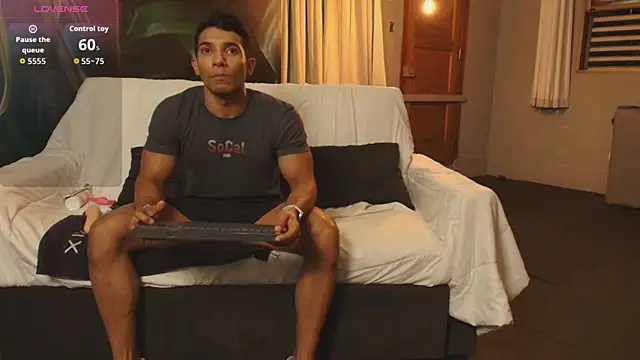 Snapshot of IAN_KNOX chatting on 12/16/25, 03:11 IAN KNOX online show from 12/16/25, 03:11