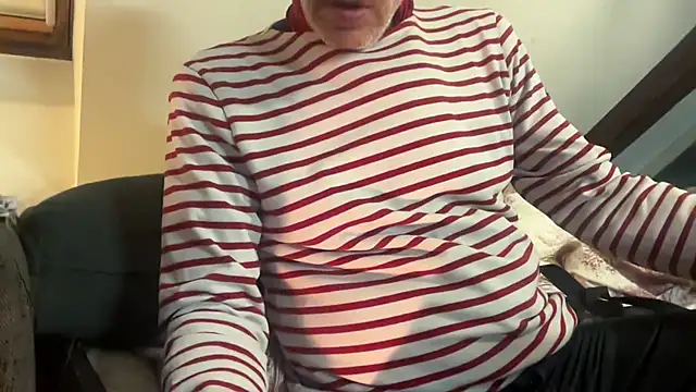 Snapshot of CBT-Sounding chatting on 12/13/25, 08:14 CBT-Sounding online show from 12/13/25, 08:14