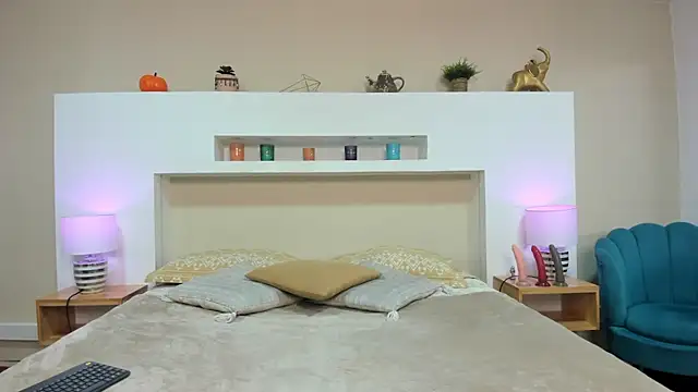 Snapshot of AnikaRomanoff_ chatting on 12/03/25, 12:47 AnikaRomanoff online show from 12/03/25, 12:47