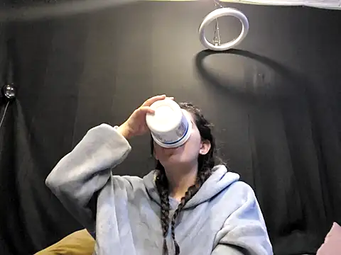 NatyMia online show from 12/15/25, 05:34