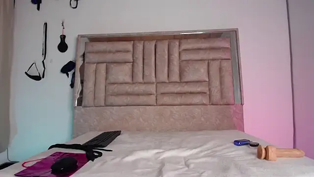 Snapshot of Alexamoonx chatting on 12/16/25, 06:18 Alexamoonx online show from 12/16/25, 06:18