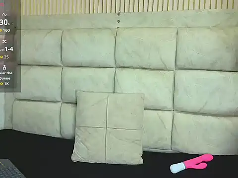 Snapshot of ValeryMorales chatting on 12/04/25, 03:27 ValeryMorales online show from 12/04/25, 03:27