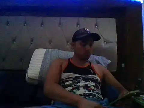 Snapshot of Eduall93 chatting on 04/18/26, 07:56 Eduall93 online show from 04/18/26, 07:56