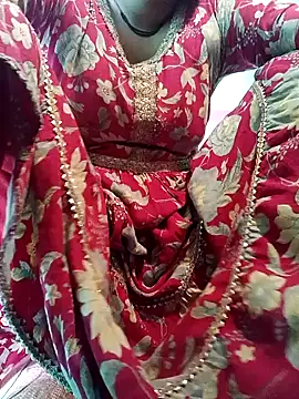 Snapshot of Karisma_ji chatting on 05/23/26, 05:56 Karisma ji online show from 05/23/26, 05:56
