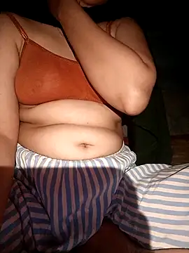 Snapshot of hottyrose69 chatting on 12/03/25, 04:53 hottyrose69 online show from 12/03/25, 04:53