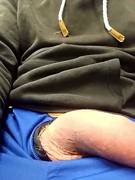 Snapshot of maaly1983 chatting on 12/16/25, 02:55 maaly1983 online show from 12/16/25, 02:55